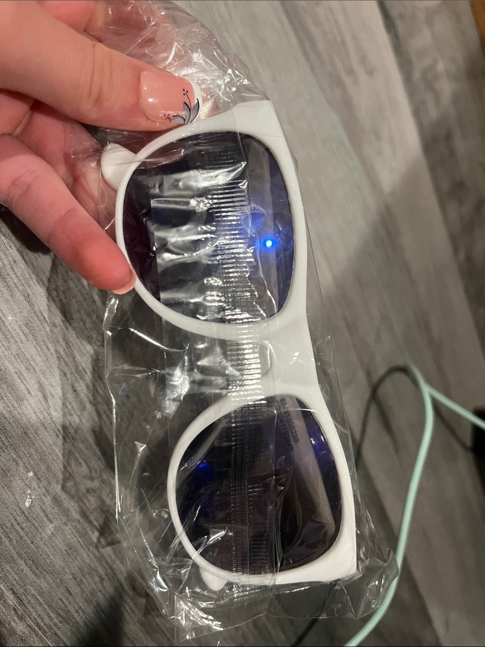 White Fashion Sunglasses - Classic Bold Frame